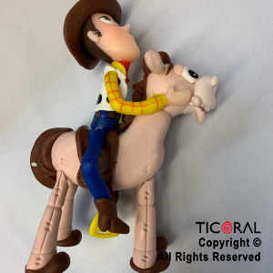 ADORNO TOY STORY TIRO CON WOODY A. PORCELANA FRIA x 1